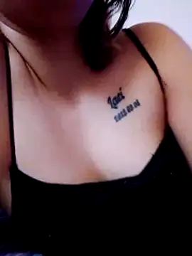 Snapshot of Themaskedgirl21 chatting on 02/25/26, 01:43 Themaskedgirl21 online show from 02/25/26, 01:43