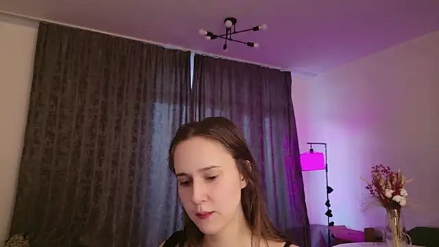 Snapshot of LucyRose3 chatting on 03/27/26, 04:40 LucyRose3 online show from 03/27/26, 04:40