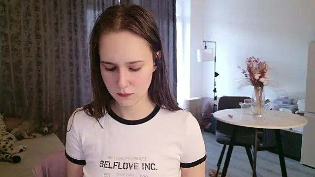 Snapshot of LucyRose3 chatting on 04/04/26, 11:40 LucyRose3 online show from 04/04/26, 11:40