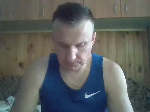 Snapshot of Maksymilian1 chatting on 06/17/26, 05:36 Maksymilian1 online show from 06/17/26, 05:36
