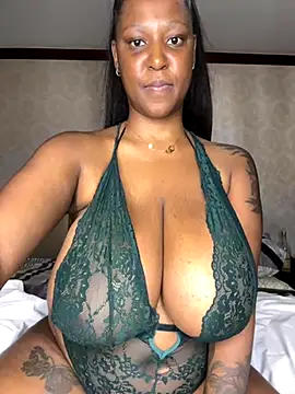 Snapshot of sexyBoobies98 chatting on 10/30/25, 06:30 sexyBoobies98 online show from 10/30/25, 06:30