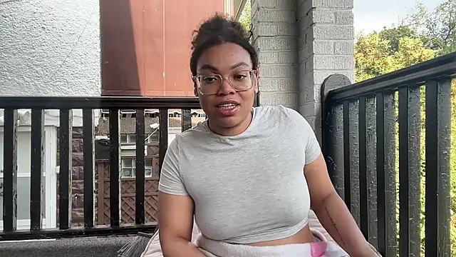 Snapshot of zahrabliss chatting on 09/10/25, 08:09 zahrabliss online show from 09/10/25, 08:09