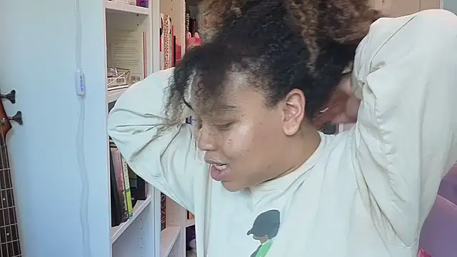 Snapshot of zahrabliss chatting on 09/26/25, 08:02 zahrabliss online show from 09/26/25, 08:02