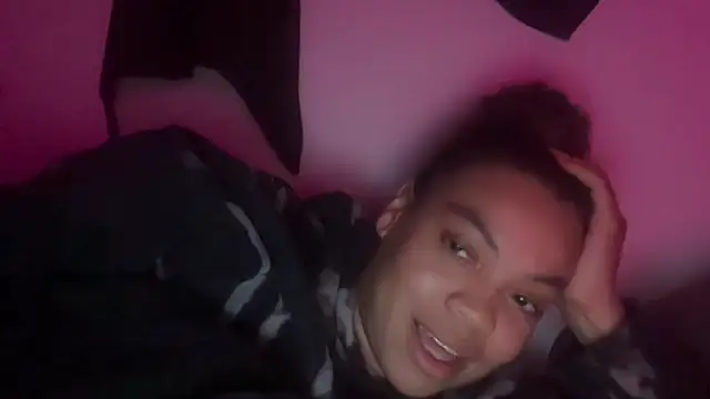 Snapshot of zahrabliss chatting on 10/04/25, 01:36 zahrabliss online show from 10/04/25, 01:36