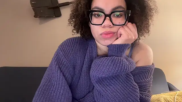 Snapshot of zahrabliss chatting on 12/18/25, 07:20 zahrabliss online show from 12/18/25, 07:20