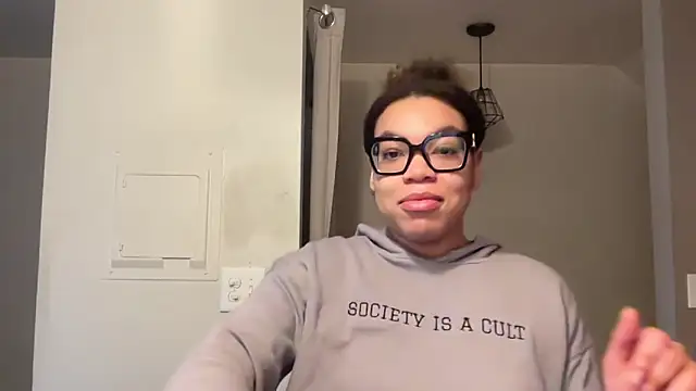 Snapshot of zahrabliss chatting on 12/19/25, 05:53 zahrabliss online show from 12/19/25, 05:53