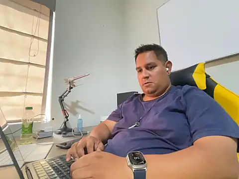 Snapshot of Gordito319 chatting on 04/19/26, 06:43 Gordito319 online show from 04/19/26, 06:43