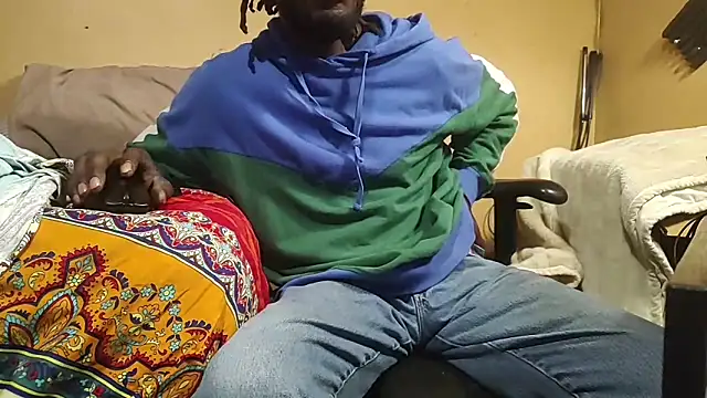 EYEzIAM online show from 10/11/25, 09:02