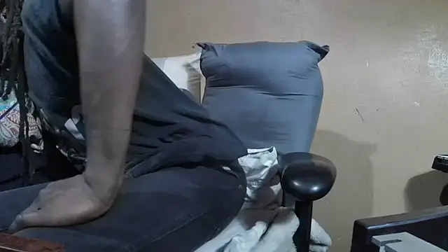 Snapshot of EYEzIAM chatting on 02/05/26, 09:58 EYEzIAM online show from 02/05/26, 09:58