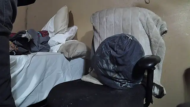 Snapshot of EYEzIAM chatting on 03/28/26, 08:03 EYEzIAM online show from 03/28/26, 08:03