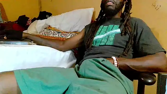 EYEzIAM online show from 05/18/26, 04:29