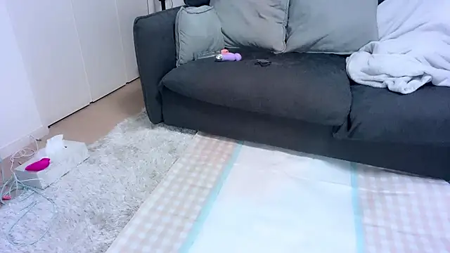 Snapshot of moemilk chatting on 10/22/25, 01:39 moemilk online show from 10/22/25, 01:39