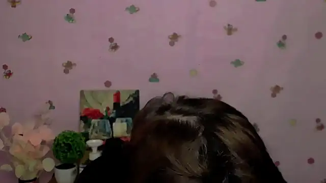 Snapshot of FeelMe__ chatting on 10/20/25, 06:25 FeelMe online show from 10/20/25, 06:25