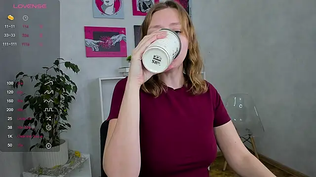 Snapshot of evashiny_ chatting on 11/24/25, 03:39 evashiny online show from 11/24/25, 03:39