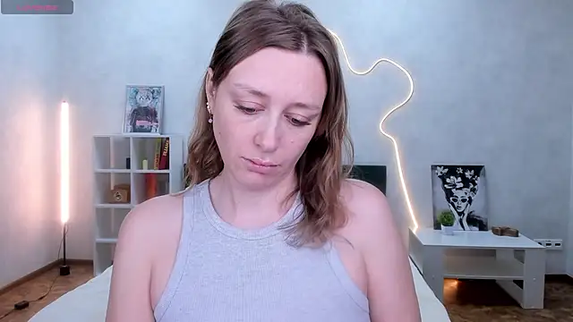 Snapshot of evashiny_ chatting on 12/02/25, 03:56 evashiny online show from 12/02/25, 03:56