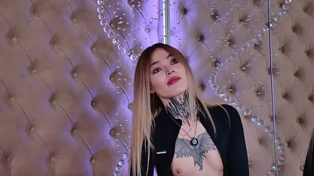 AriWild online show from 11/15/25, 04:21