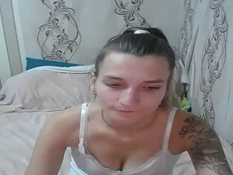 AlissaClark online show from 10/10/25, 07:13