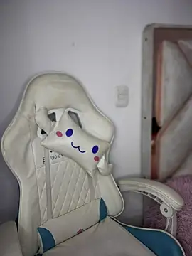 isabela l online show from 03/08/26, 03:21