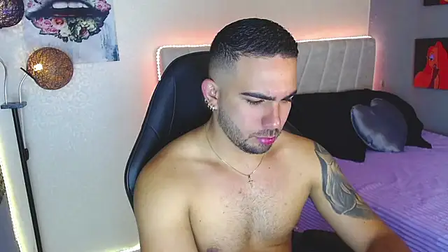 Snapshot of adamhairy chatting on 05/21/26, 07:10 adamhairy online show from 05/21/26, 07:10