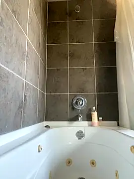 Snapshot of starsaligned chatting on 10/20/25, 07:36 starsaligned online show from 10/20/25, 07:36