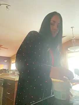 Snapshot of starsaligned chatting on 01/06/26, 10:45 starsaligned online show from 01/06/26, 10:45