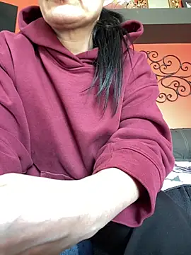 Snapshot of starsaligned chatting on 04/15/26, 08:31 starsaligned online show from 04/15/26, 08:31