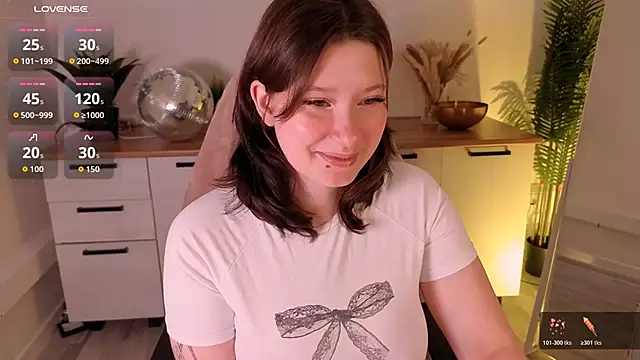 Snapshot of Sofi_Spark chatting on 12/04/25, 07:17 Sofi Spark online show from 12/04/25, 07:17