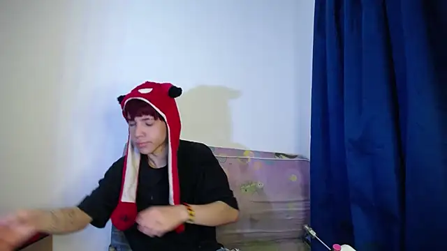 Snapshot of lucky_stricke chatting on 03/29/26, 10:37 lucky stricke online show from 03/29/26, 10:37