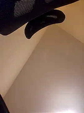 Snapshot of Nesch82 chatting on 03/12/26, 04:18 Nesch82 online show from 03/12/26, 04:18