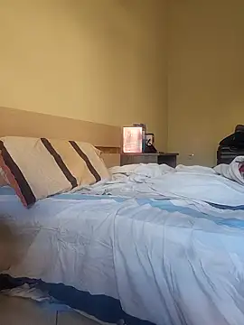 Snapshot of Nesch82 chatting on 04/26/26, 04:32 Nesch82 online show from 04/26/26, 04:32