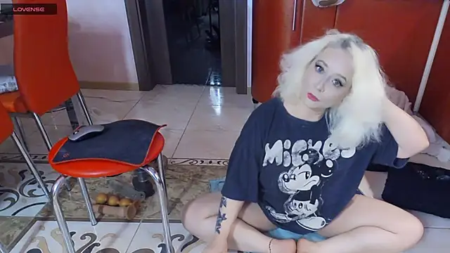 SquirtMilf00 online show from 04/07/26, 02:56