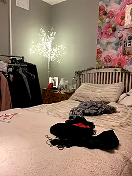 Snapshot of Sassylady chatting on 10/31/25, 10:33 Sassylady online show from 10/31/25, 10:33