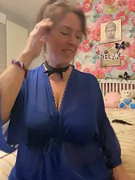 Snapshot of Sassylady chatting on 12/21/25, 09:22 Sassylady online show from 12/21/25, 09:22