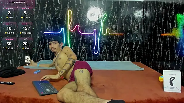 nextboywell1 online show from 12/23/25, 03:04