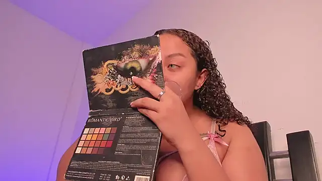 Snapshot of Nicoll_31 chatting on 09/25/25, 11:19 Nicoll 31 online show from 09/25/25, 11:19