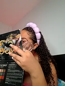 Snapshot of Nicoll_31 chatting on 11/13/25, 10:41 Nicoll 31 online show from 11/13/25, 10:41