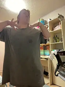 Snapshot of Kemeli008 chatting on 10/16/25, 04:41 Kemeli008 online show from 10/16/25, 04:41