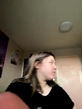 Snapshot of Kemeli008 chatting on 10/26/25, 10:21 Kemeli008 online show from 10/26/25, 10:21