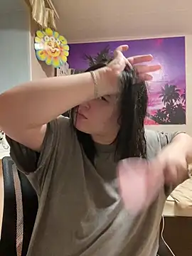 Snapshot of Kemeli008 chatting on 11/17/25, 02:45 Kemeli008 online show from 11/17/25, 02:45