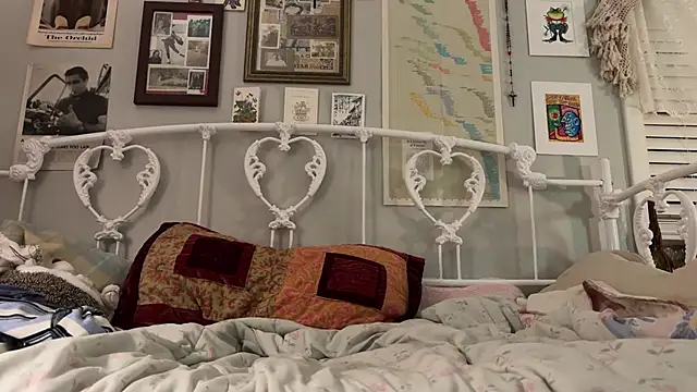 Snapshot of urbbydollxx chatting on 12/22/25, 01:02 urbbydollxx online show from 12/22/25, 01:02