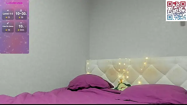 Snapshot of princess_diamonds chatting on 10/01/25, 02:23 princess diamonds online show from 10/01/25, 02:23