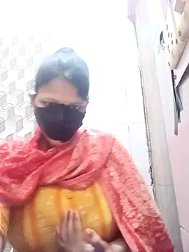 Snapshot of varnika chatting on 11/08/25, 06:35 varnika online show from 11/08/25, 06:35