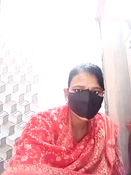 Snapshot of varnika chatting on 12/19/25, 07:26 varnika online show from 12/19/25, 07:26