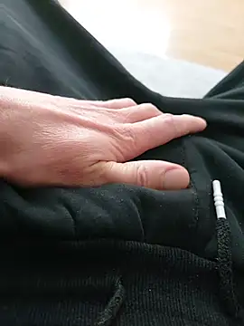 Snapshot of MyDick4You666 chatting on 11/06/25, 10:38 MyDick4You666 online show from 11/06/25, 10:38