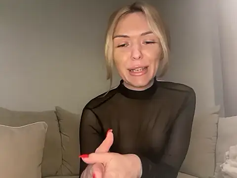 Snapshot of lolableux chatting on 09/23/25, 11:19 lolableux online show from 09/23/25, 11:19