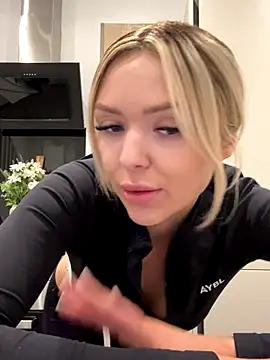 lolableux online show from 11/18/25, 05:17