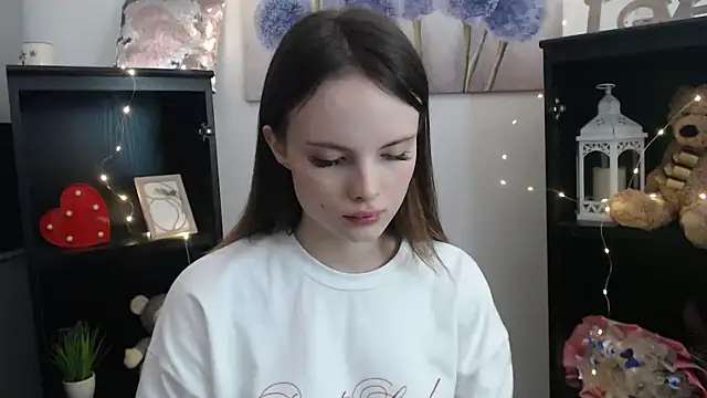 Snapshot of Ariella_ari chatting on 09/24/25, 12:30 Ariella ari online show from 09/24/25, 12:30