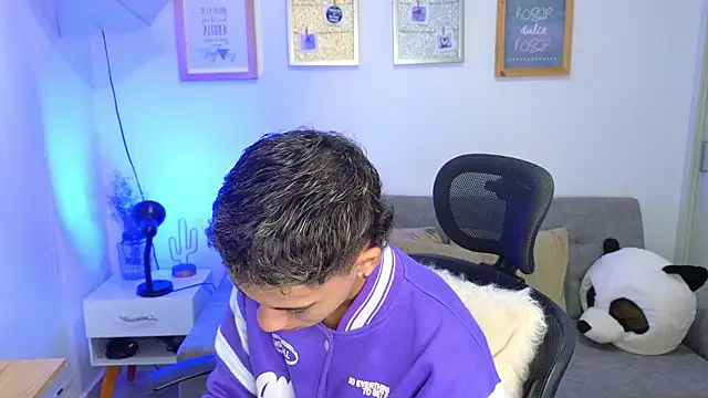 yulian vasquez online show from 11/19/25, 12:16