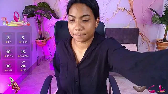 Snapshot of sharlottxl chatting on 09/23/25, 02:25 sharlottxl online show from 09/23/25, 02:25