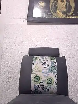 Snapshot of Valenn_fernandez chatting on 10/21/25, 05:08 Valenn fernandez online show from 10/21/25, 05:08